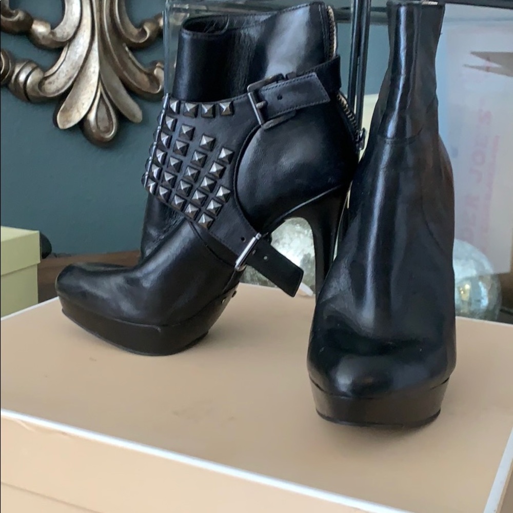High heels boots